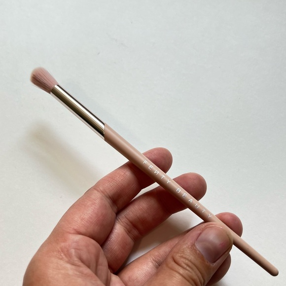 Fenty Beauty Eye Blending Brush 210 - Picture 1 of 6